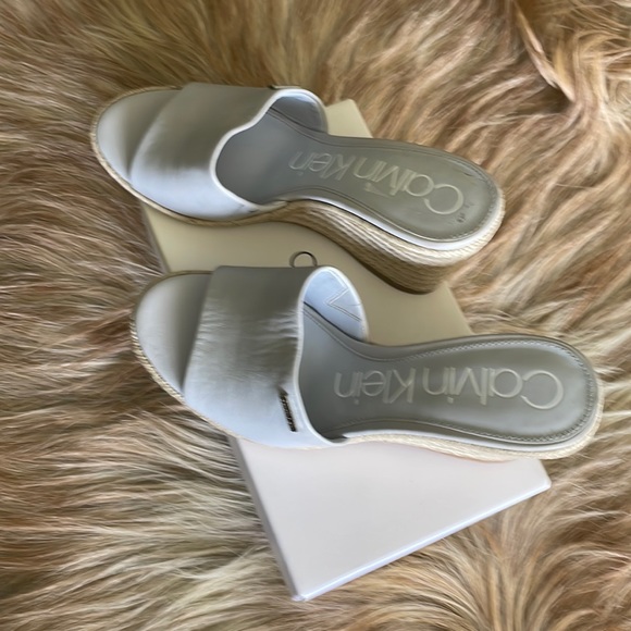 Calvin Klien dandles. - Picture 1 of 9